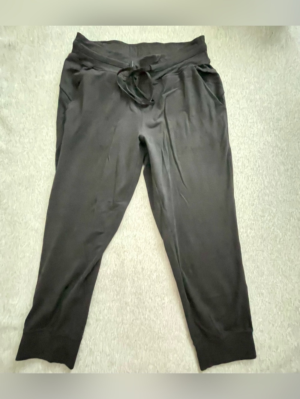 Lululemon Women’s Size 8 Black Drawstring Jogger Pants with Pockets